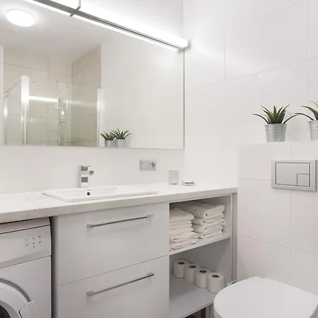 Olymp 114 I 120 Z Basenem, Sauna I Jacuzzi W Cenie